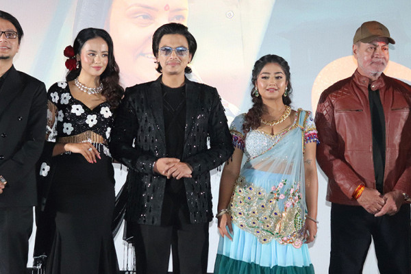 दर्शकसँग पलले किन मागे माफी?